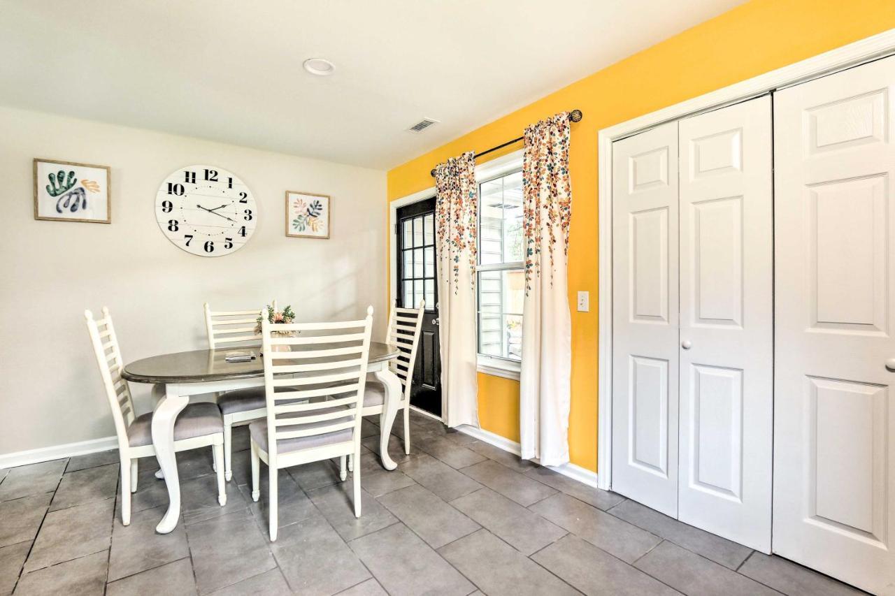 Peaceful Beaufort Home With Front Porch And Grill エクステリア 写真