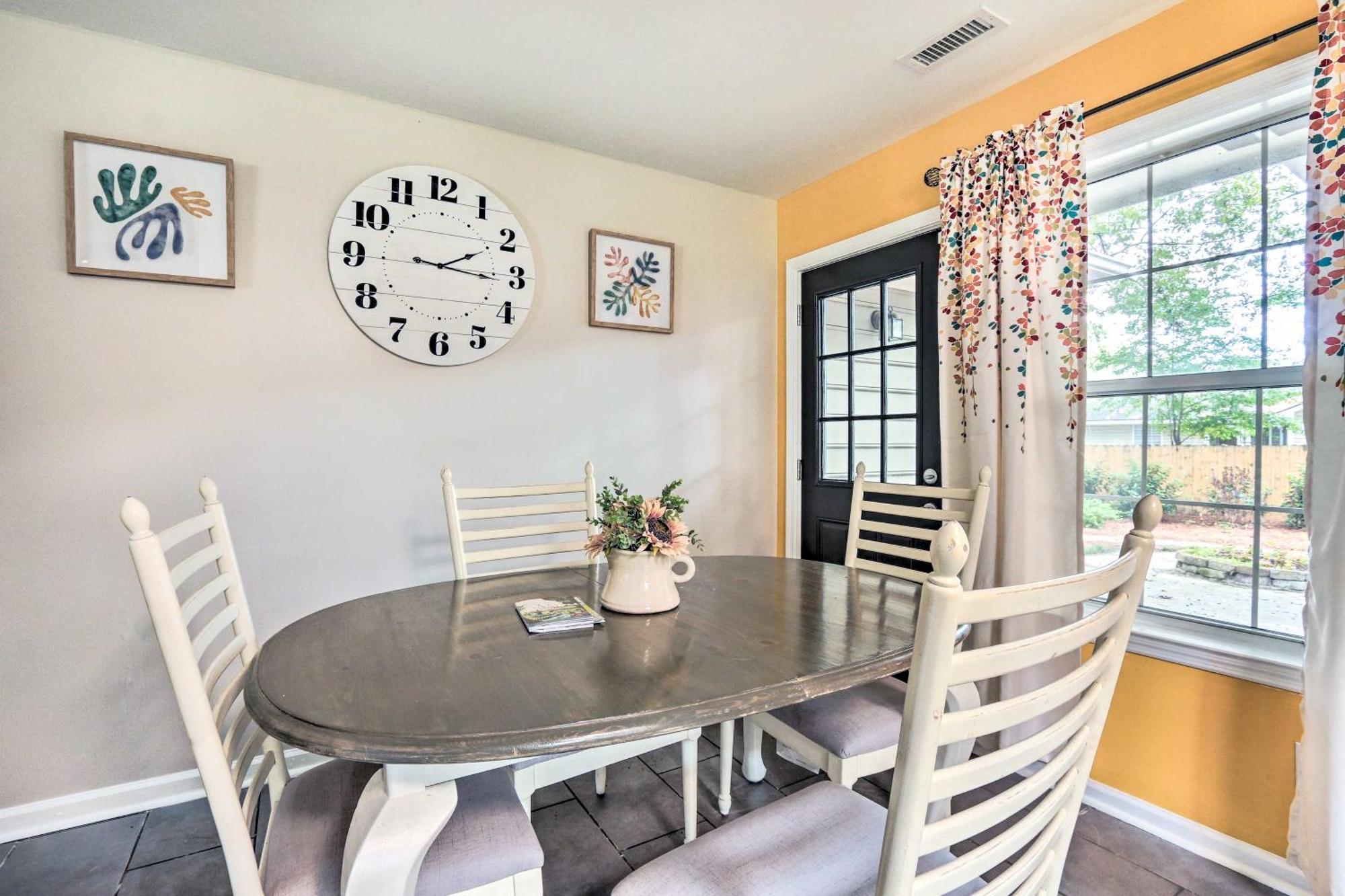 Peaceful Beaufort Home With Front Porch And Grill エクステリア 写真